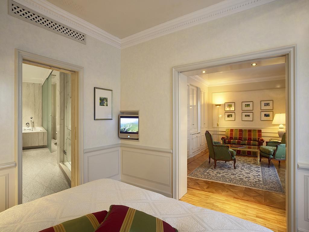 Colombi Hotel Freiburg im Breisgau Kültér fotó A suite at the hotel