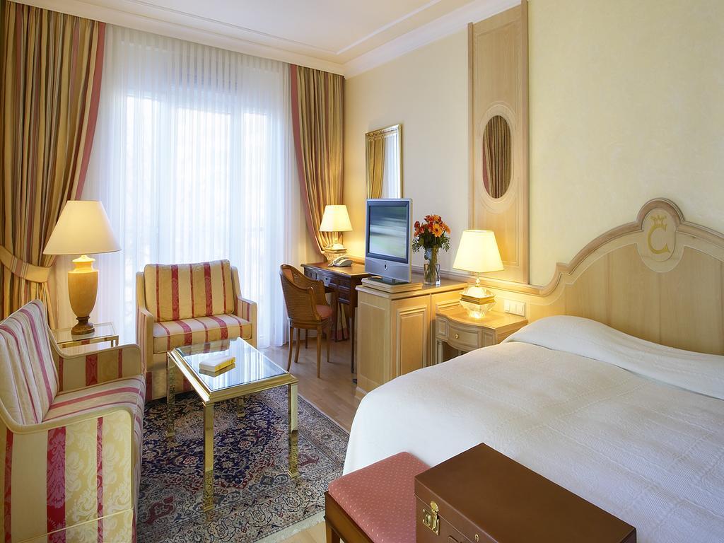 Colombi Hotel Freiburg im Breisgau Szoba fotó A room at the Grand Hotel
