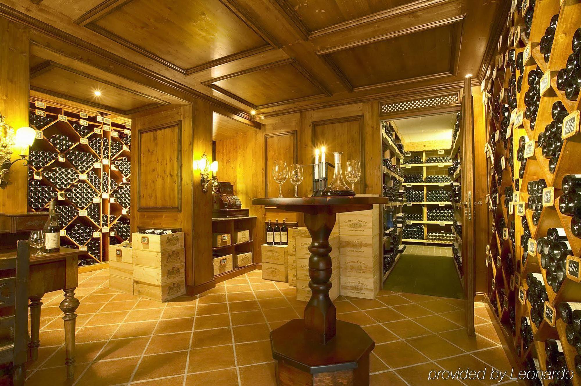 Colombi Hotel Freiburg im Breisgau Étterem fotó Wine cellar