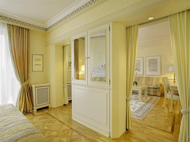 Colombi Hotel Freiburg im Breisgau Kültér fotó Suite at the Hotel de Crillon